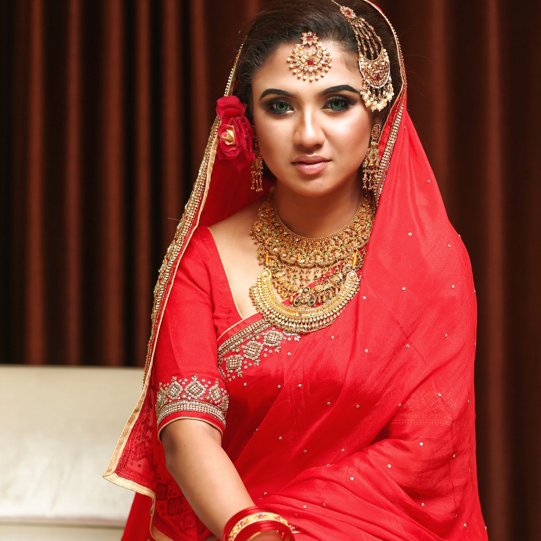 The red and gold bridal attire is not only stunning but also symbolizes purity and prosperity 💋✨ 

#Beauty
#Travel 
#BeautyRituals
#GlobalBeauty
#AroundTheWorldBeauty 
#BeautyFieldTrips