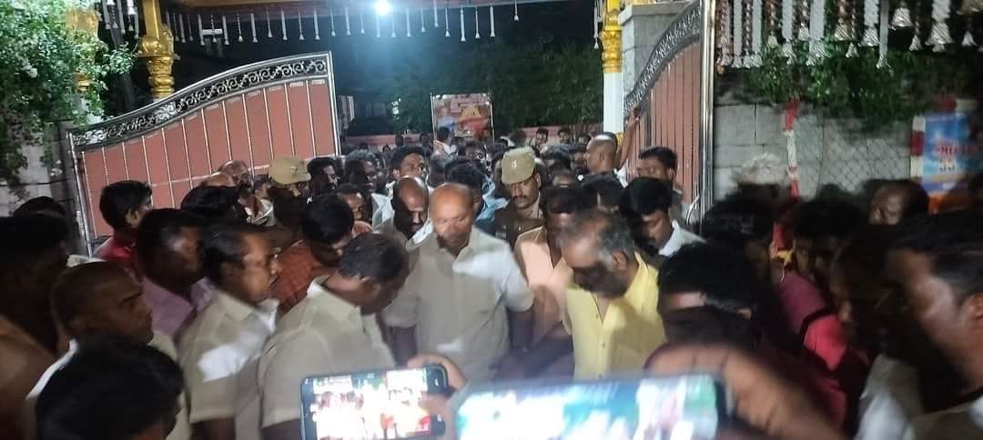 cpk_rajkumar's tweet photo. தற்பொழுது தனது நண்பர் பத்மஸ்ரீ பங்காரு அடிகளார் அவர்களின் இறுதி சடங்கில் மேல்மருவத்தூரில் மருத்துவர் ஐயா அவர்கள்✨️ https://t.co/9hgTKLwDsw