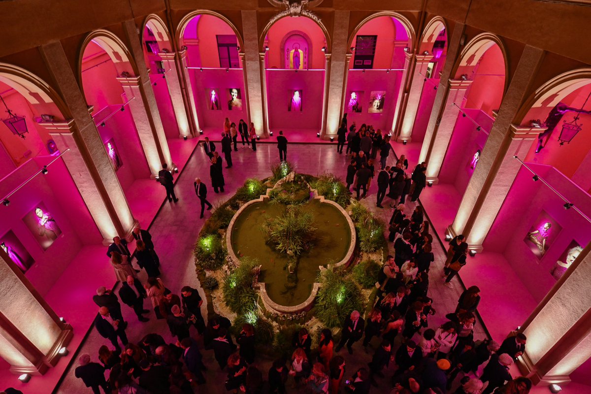 Ieri sera si è tenuta la mostra fotografica “PINK PP PORTRAITS” organizzata dall’Ospedale Isola Tiberina Gemelli Isola e Pierpaolo Piccioli @MaisonValentino. Protagoniste immagini di donne che hanno vinto il tumore al seno: storie di coraggio, determinazione e resilienza.