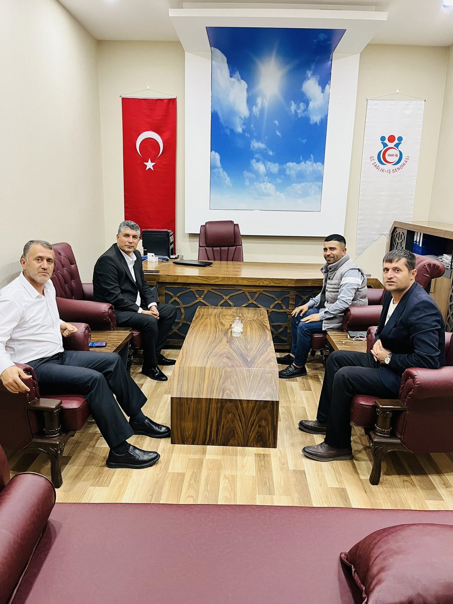 GAZİANTEP ÖZ SAĞLIK-İŞ SENDİKASI İL BAŞKANI MEHMET GÖRGEL BEYİ MAKAMINDA ZİYARET ETTİK.GÜZEL SOHBETLERİNDEN ÖTÜRÜ,GÖSTERMİŞ OLDUKLARI İLGİ VE ALAKALARINDAN DOLAYI DEĞERLİ BAŞKANIMIZA ÇOK TEŞEKKÜR EDİYORUM..
