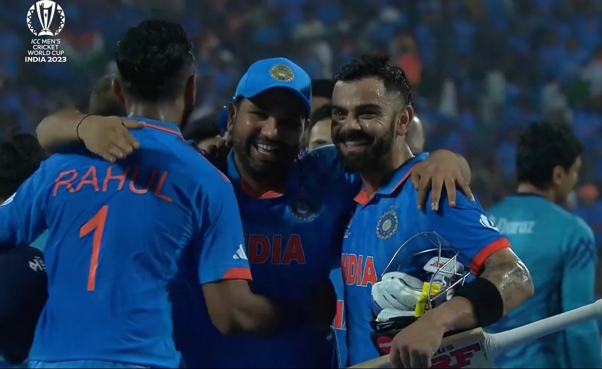 mufaddal_vohra's tweet photo. Smiling faces in the Indian team.

- King Kohli and Rohit Sharma! ❤️ https://t.co/DqvIS88AHI