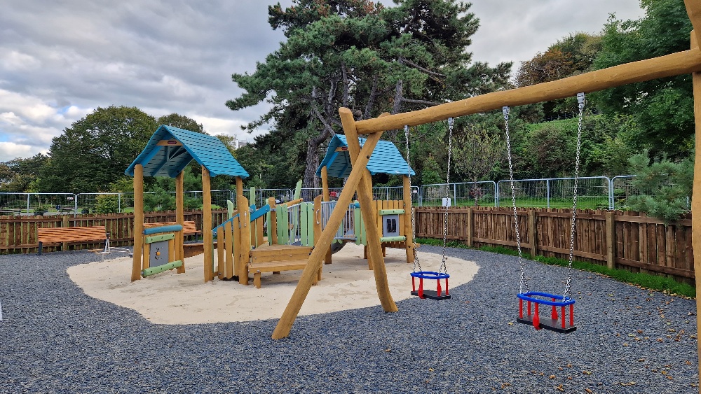 🙂 The Brent Goose is standing proudly in Blackrock Park, Dublin 
🤸‍♀️ Packed full of play value this is the first install of the Goose in Ireland
🌞Learn more about all of equipment on brnw.ch/21wDG56