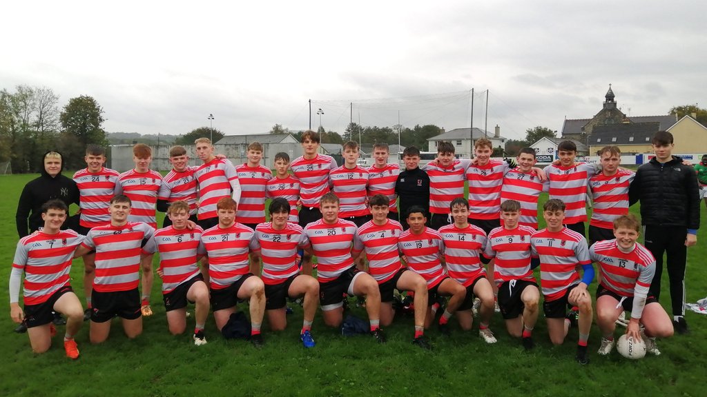 Well done to our Senior Footballers who played @desmondcollege at home on Tuesday. In wintery conditions, a complete squad performance resulted in a comfortable win. 🔴⚪ #GlenstalAbbeySchool #seniorfootball