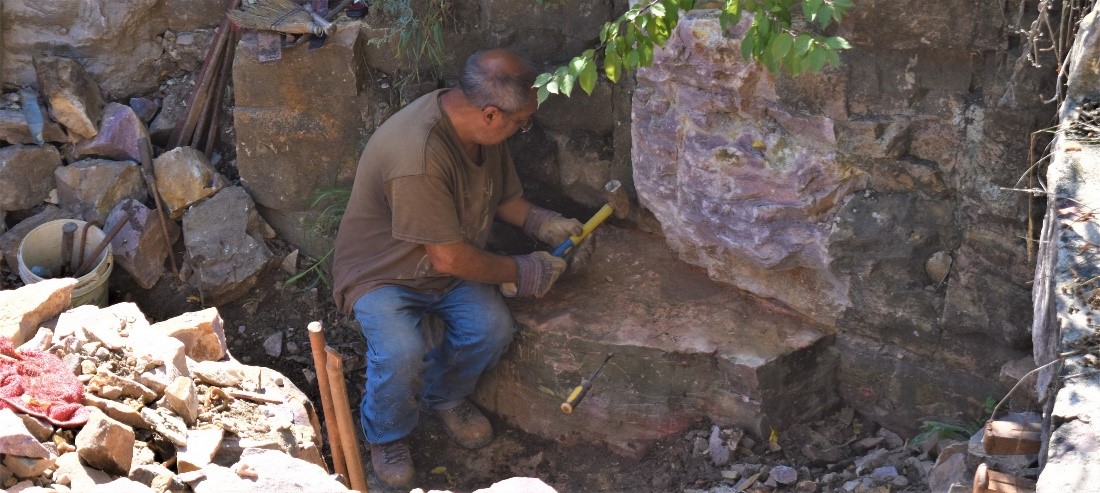MissouriRecNPS's tweet photo. Struck by the Ree signed the 1858 treaty ceding tribal lands  – which made him unpopular. However he insisted that the Yankton Sioux (Ihaƞktoƞwaƞ Oyate), traditional keepers of the Pipestone quarries, retain a square mile reservation at the quarries to use in perpetuity. https://t.co/IZEmXLdnoM