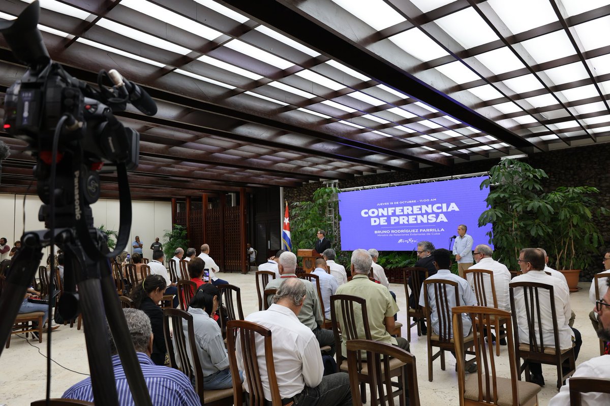 .<a href="/BrunoRguezP/">Bruno Rodríguez P</a> | "#Cuba 🇨🇺 apoyará y contribuirá en todo lo que esté a su alcance a los esfuerzos internacionales legítimos a poner fin a la actual situación".

2/2