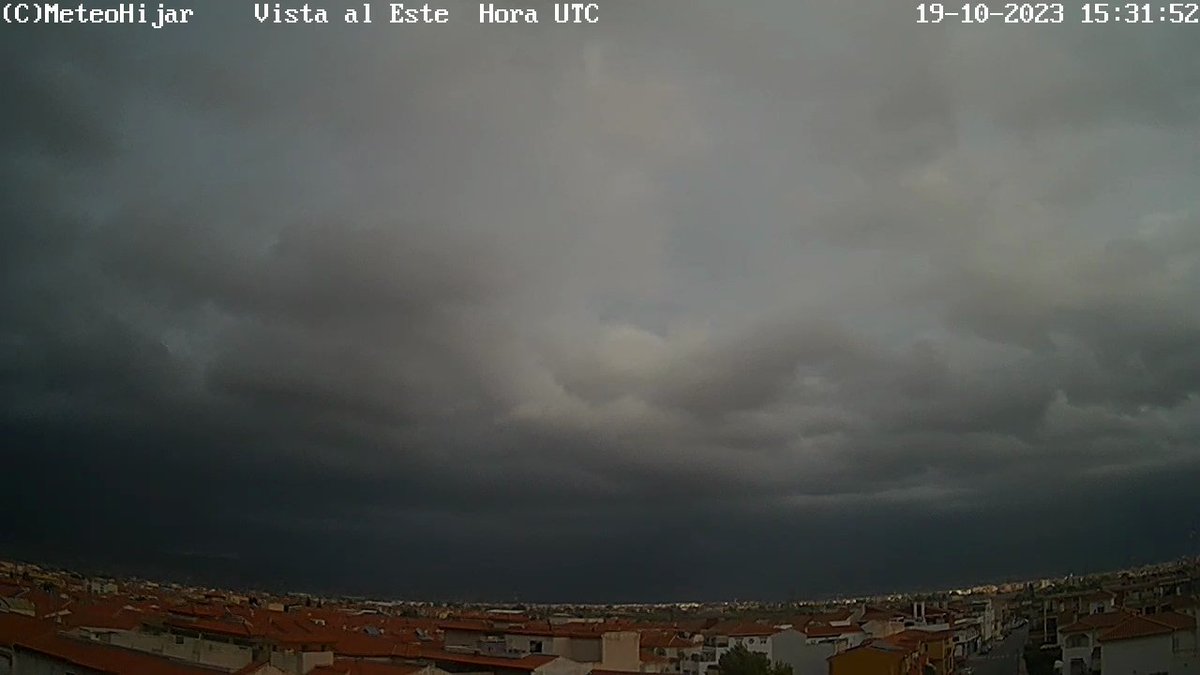 FerMLGabias's tweet photo. #Sierranevada y la #cornisa ni se les ve https://t.co/KXE0dwEBOU