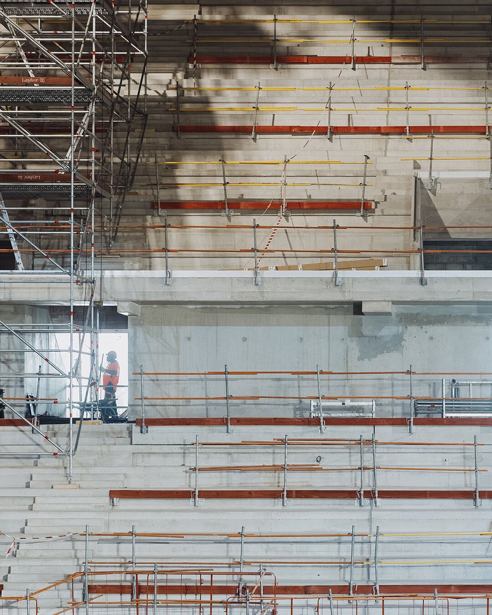 Les premiers des 6407 sièges viennent d'être posés ! Qui a hâte de les tester ? 

Par ici pour quelques clichés du chantier 👇

#adidasarena #movethelines #onouvrebientôt