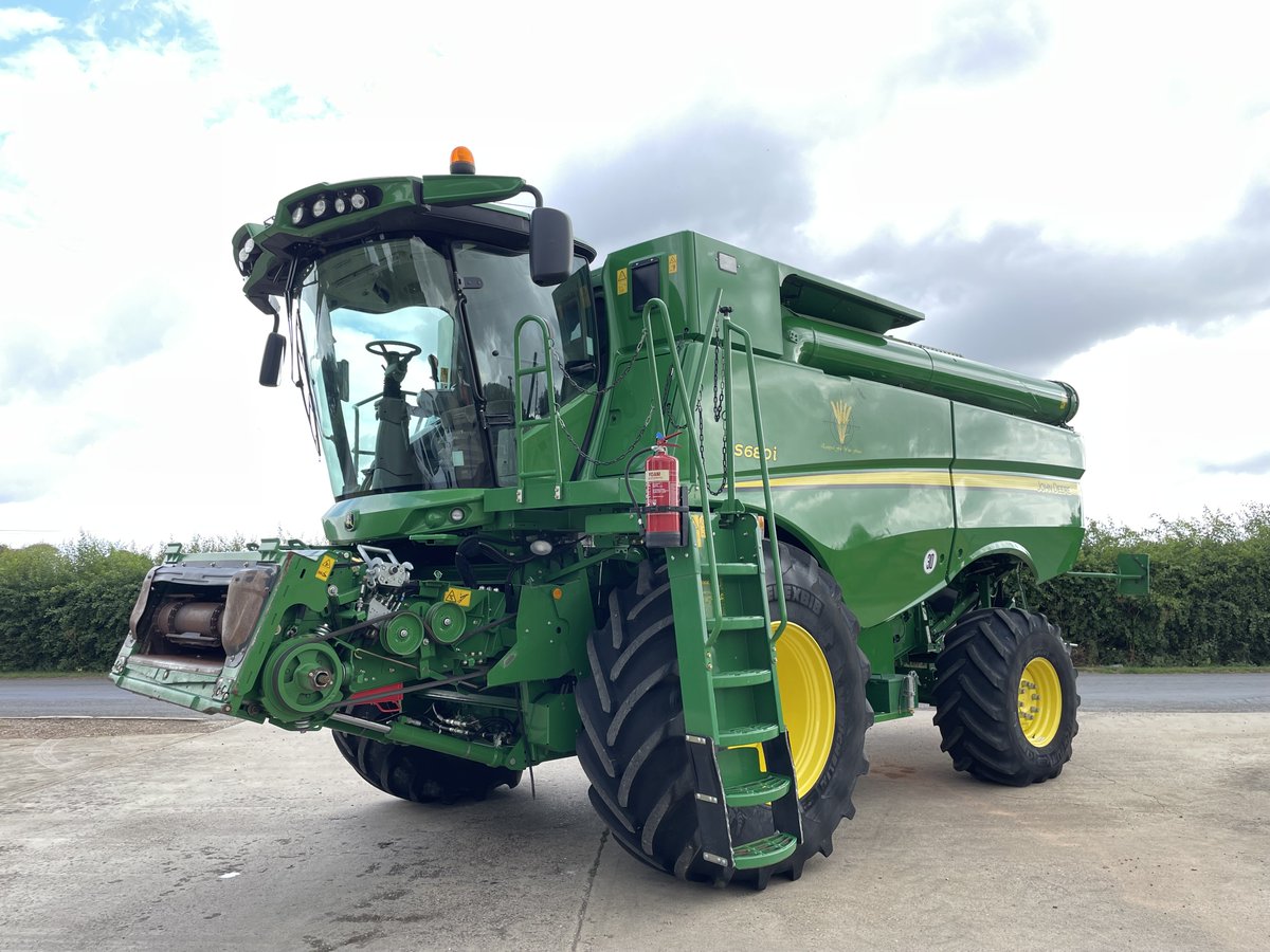 DoubledayGroup's tweet photo. For sale - John Deere S680I Combine ✨

✅ 2015
✅ 1996 hours
✅ Extra fine cut chopper
✅ 6.9m unloading auger

For full information visit our website - https://t.co/jqoccf2plY

#doubleday #usedcombine #johndeerecombine #johndeere https://t.co/eaokd51lRn