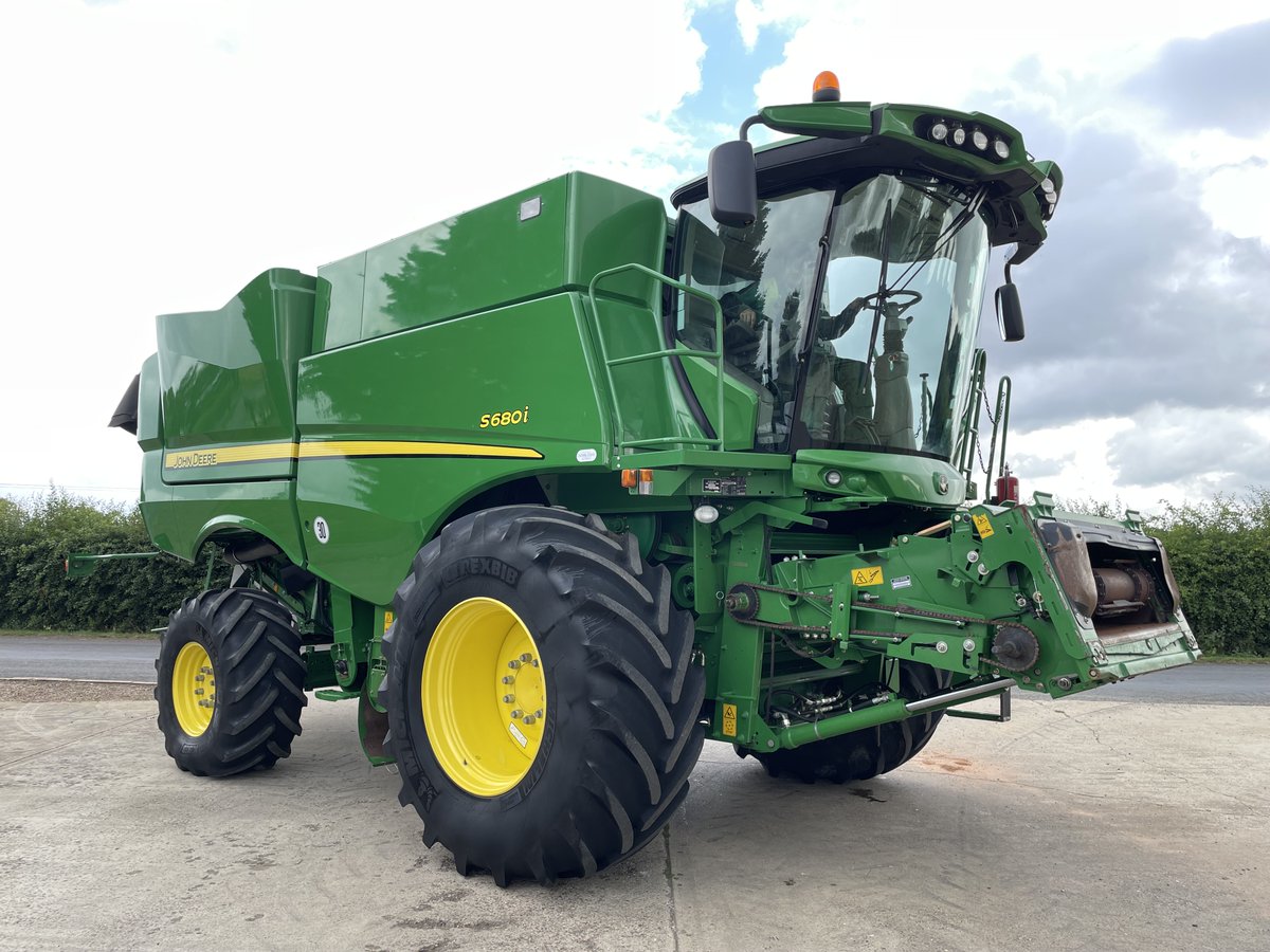 DoubledayGroup's tweet photo. For sale - John Deere S680I Combine ✨

✅ 2015
✅ 1996 hours
✅ Extra fine cut chopper
✅ 6.9m unloading auger

For full information visit our website - https://t.co/jqoccf2plY

#doubleday #usedcombine #johndeerecombine #johndeere https://t.co/eaokd51lRn