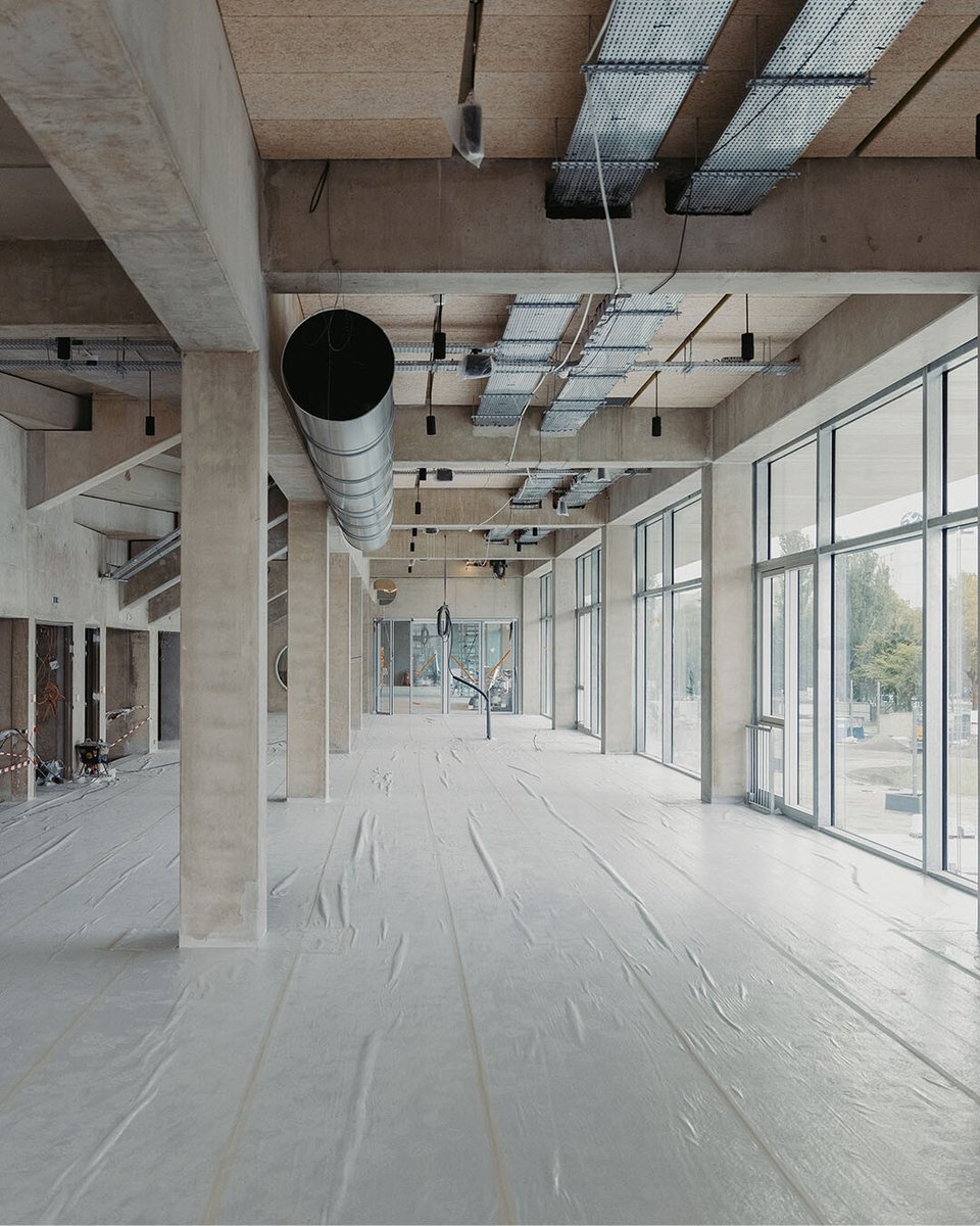 adidasarena's tweet photo. Les premiers des 6407 sièges viennent d'être posés ! Qui a hâte de les tester ? 

Par ici pour quelques clichés du chantier 👇

#adidasarena #movethelines #onouvrebientôt https://t.co/ekOxv4cwK5
