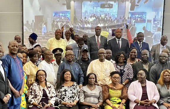 AmbroseJames12's tweet photo. Yesterday #NAOSL joined the leadership of Human Resource Management Office and Public Service Commission, as civil servants in the western area, validate the draft modified civil service code, regulations and rules. Key deliverable under the Medium Term National Development Plan. https://t.co/AEvqaO1L4Q