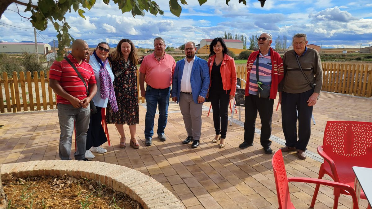 GLORIAPG2022's tweet photo. Para conocer el patrimonio cultural de nuestro territorio hay que recorrerlo. En #Retascon #Mainar #Cerveruela y hemos visto la labor enconmiable que hacen sus alcaldes Ana, Lina y Aurelio en la conservación de su patrimonio y fijar población.
@AragonPAR
#albertoizquierdo https://t.co/7r3v31t95W