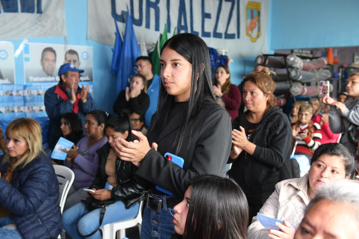 🇦🇷#LaBanderaNosUne para salir a militar por <a href="/unionxlapatria/">Unión por la Patria 🇦🇷</a>

Seguimos recorriendo la Capital llevando las propuestas de <a href="/SergioMassa/">Sergio Massa</a> junto a nuestros candidatos a diputados. En el barrio 11 de marzo mantuvimos un encuentro con dirigentes que trabajan a la par de <a href="/ARCortalezziOk/">Armando Cacho Cortalezzi</a>✌