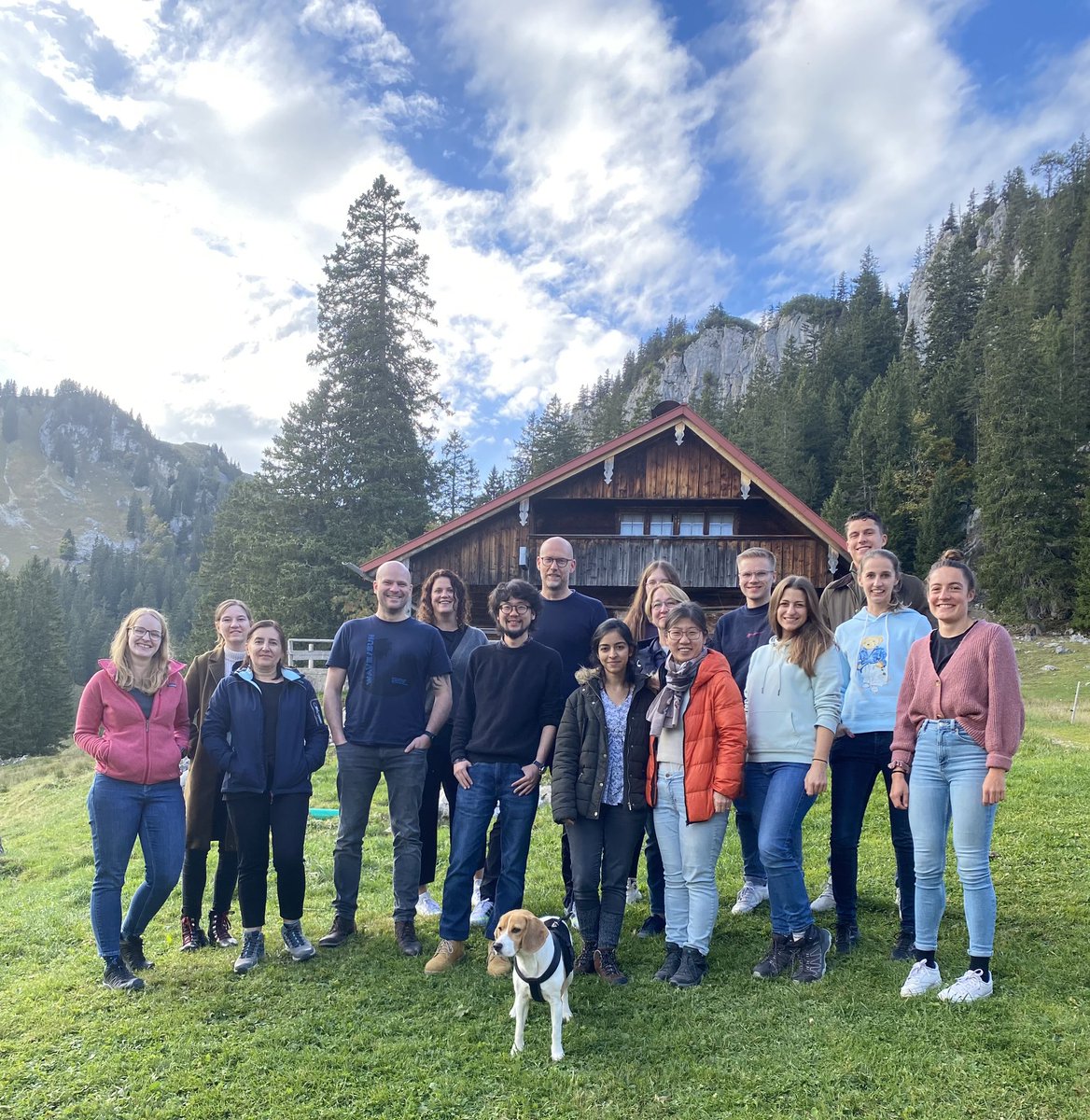 Discussing past-present-future at our lab retreat at #ObereFirstalm at beautiful #Spitzingsee. Many thanks to all team members, @_hannawinter in particular (!!) as well as our guest ‘Keynote speaker’ @kratz_elena from @labs_mann!