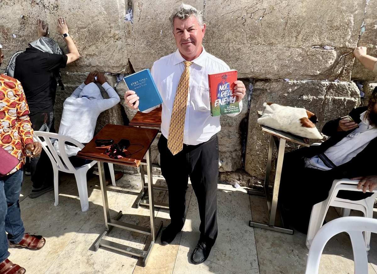 <a href="/sound_attention/">Sound Attention VO (100% Human Voice)🎙</a> Hola &amp; Shalom! Hope all is well. Thanks for the great chat yesterday! 

Stay well &amp; please stay in touch. And thank you for your service! 

Rob W MD, radiologist and author ✍️ “Not a Real Enemy” 📕

youtu.be/_KdHdDsVtm0

mybook.to/I3hEA5

#audiobooks