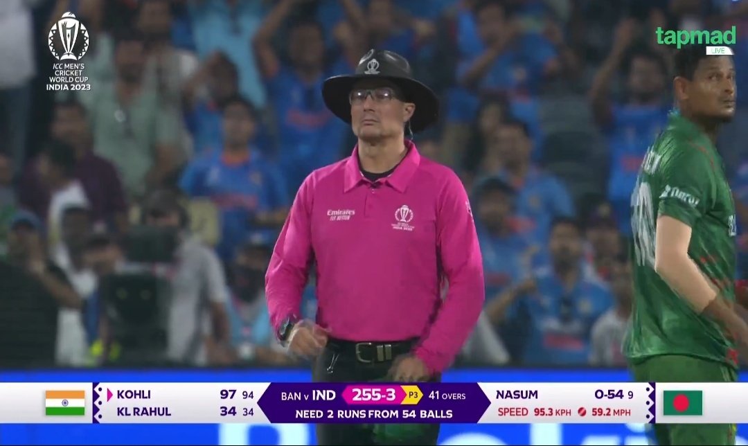 TufailHayat2's tweet photo. What a pathetic kind of umpiring this is. Is this an ICC event or a BCCI event? Even street cricket is better than this. Nonsense.
#Umpire #WC2023 #ViratKohli #ICCCricketWorldCup https://t.co/nOmDylo6mG