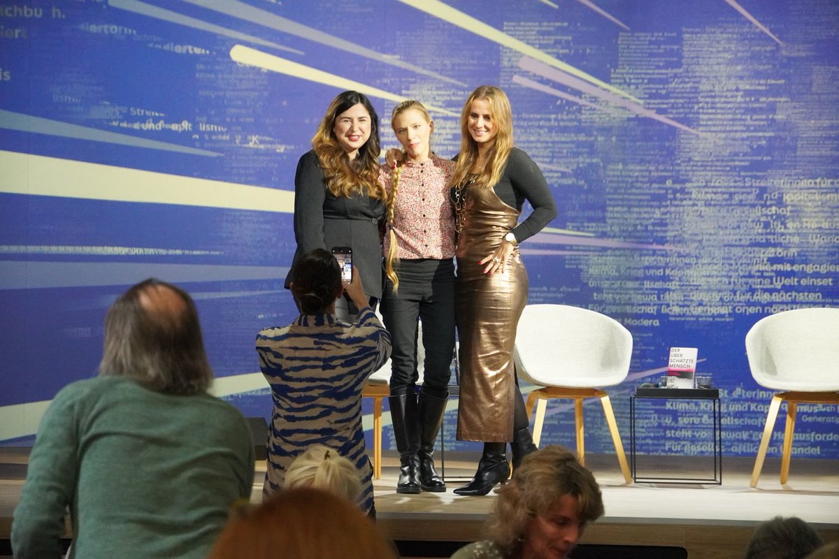 Heute auf der SHEROES Bühne Mina Saidze und Lisz Hirn über Künstliche Intelligenz und Menschen. Ab jetzt in der Mediathek