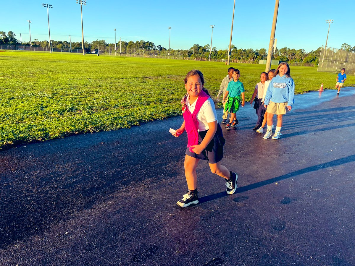 mrswaltersPE's tweet photo. When the principal joins KOTG and runs over a mile with our kiddos!! We love her!❤️ @SPEHAWKSNAPLES IS THE PLACE TO BE!! @collierschools https://t.co/zUs8i5QPxL