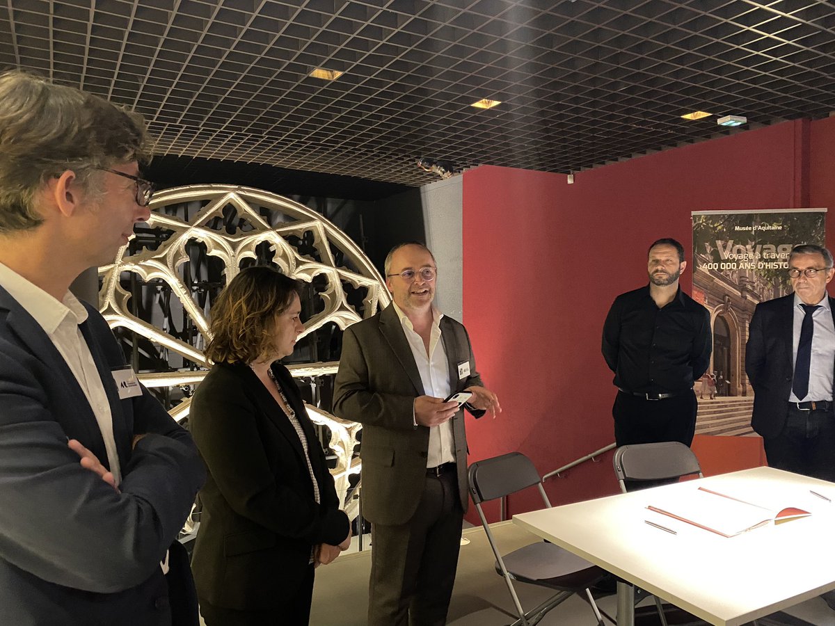 isafroustey's tweet photo. Campus au Musée d’Aquitaine : Un lieu très symbolique pour signer cette convention cadre entre @Bordeaux @MuseeAquitaine et @UBMontaigne #saps https://t.co/6T7zyKxrx8
