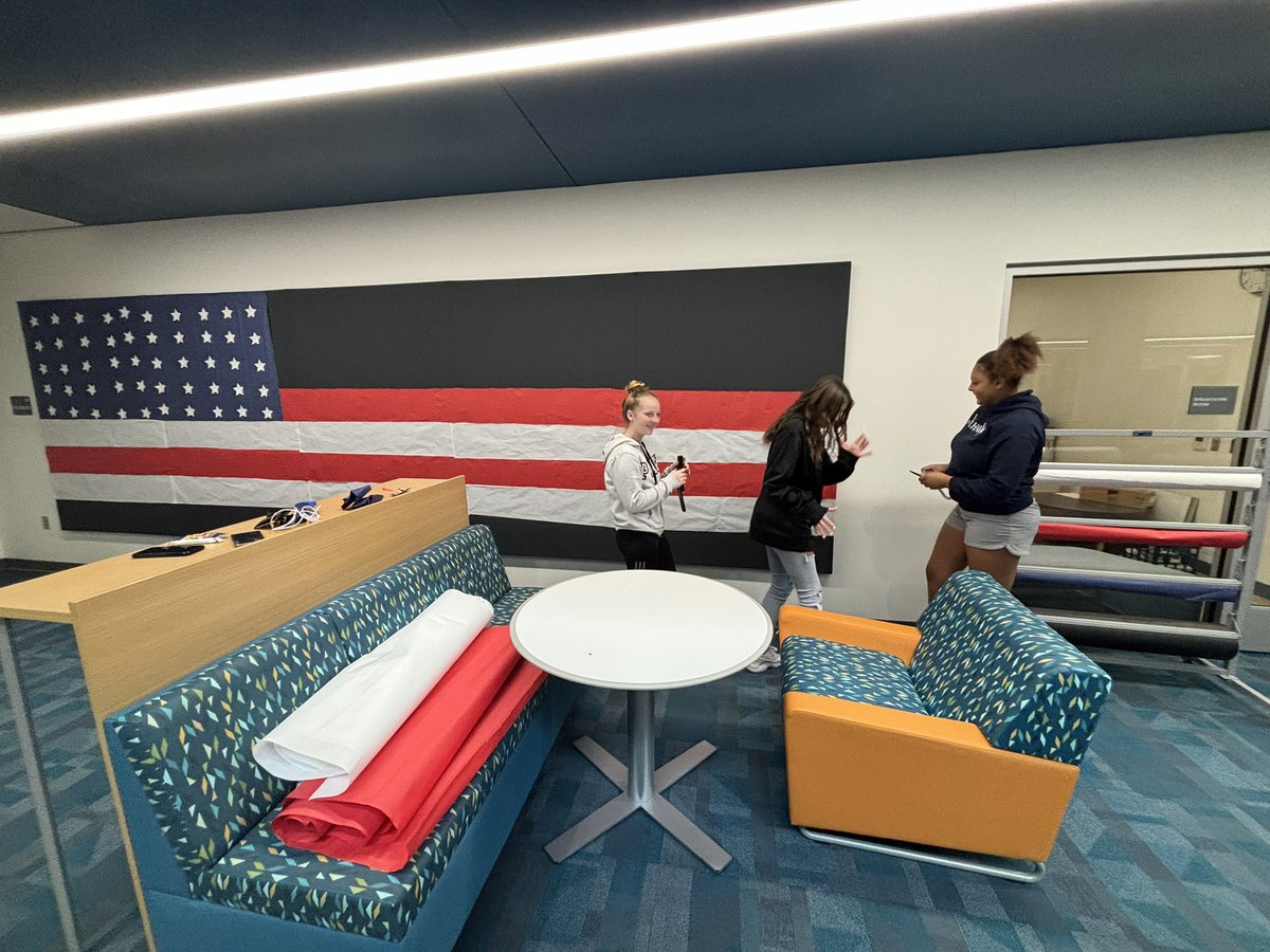 Schwarzer96's tweet photo. CCHS Social Awareness Club decorating for up Veteran’s Day
#GoCavsGo #ProudToCallOurHomeCC https://t.co/0O7TzQY6Ah