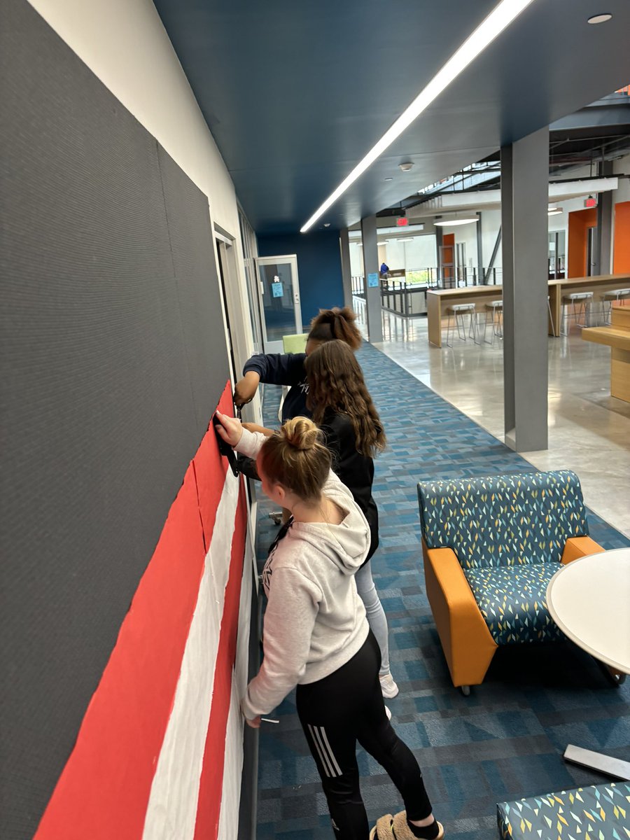 Schwarzer96's tweet photo. CCHS Social Awareness Club decorating for up Veteran’s Day
#GoCavsGo #ProudToCallOurHomeCC https://t.co/0O7TzQY6Ah