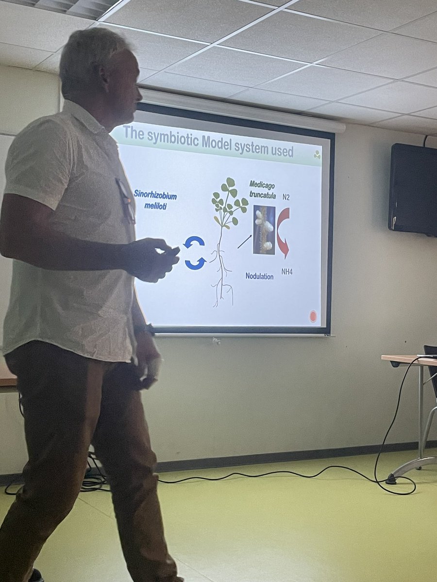 LGDP_Perpignan's tweet photo. Glad to welcome Andreas Niebel from #LIPME who gave a great talk today at LGDP about the fascinating pioneer factor NF-YA1! https://t.co/kdq7r8ux9J