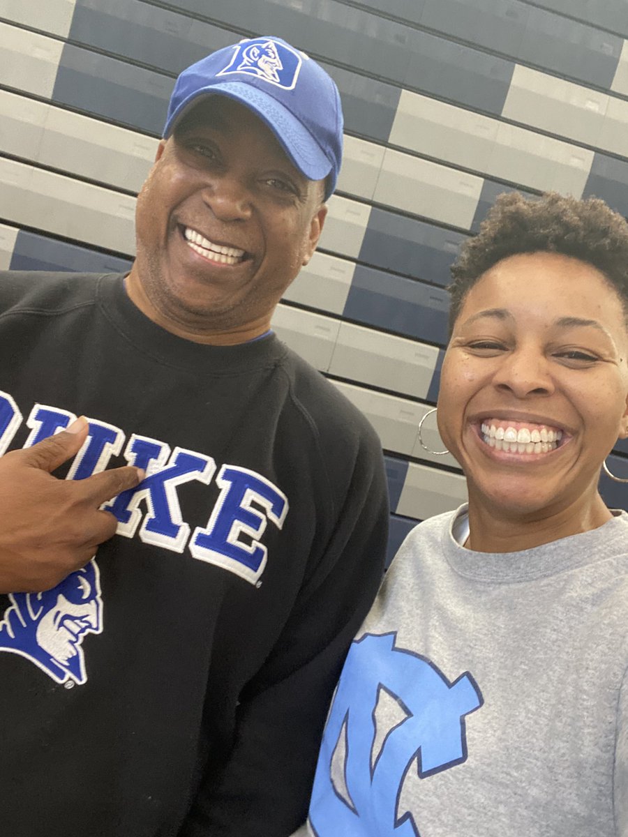 TheKounselorKan's tweet photo. Almost every week, we go through the Battle of the Blues 🤦🏽♀️ @ReginaldStepney #collegeapplicationweek https://t.co/Zm3S1aJjuR