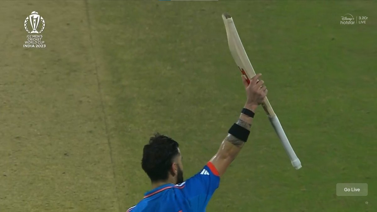 RahulKu29607411's tweet photo. KING KOHLI💪👑🇮🇳 #100Run❤ https://t.co/yVNmGR5d3i