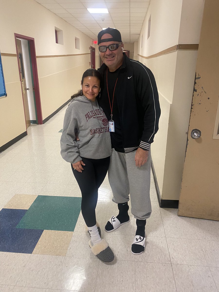ArenasMrs's tweet photo. Spirit week -student teacher swap day ❤️❤️❤️❤️❤️❤️ https://t.co/5lHBM3YWnu