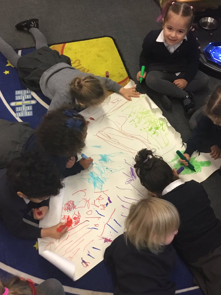 QRA_EYFS's tweet photo. Chunky pens and rolls of paper, it must be squiggle time! 🤩🖍#qraliteracy #qraphonics #qrabump https://t.co/8uYWAkdVH7
