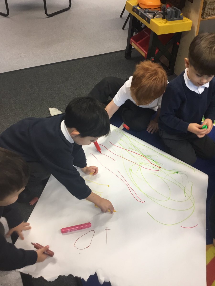 QRA_EYFS's tweet photo. Chunky pens and rolls of paper, it must be squiggle time! 🤩🖍#qraliteracy #qraphonics #qrabump https://t.co/8uYWAkdVH7