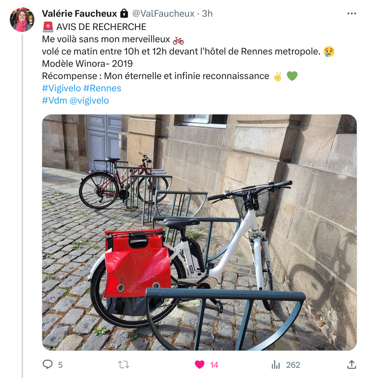 <a href="/ValFaucheux/">Valérie Faucheux</a> <a href="/vigivelo/">Vigivelo</a> Si vous voyez ce vélo passer :
N'hésitez pas à rajouter un cadenas si vous le voyez attaché quelque part.