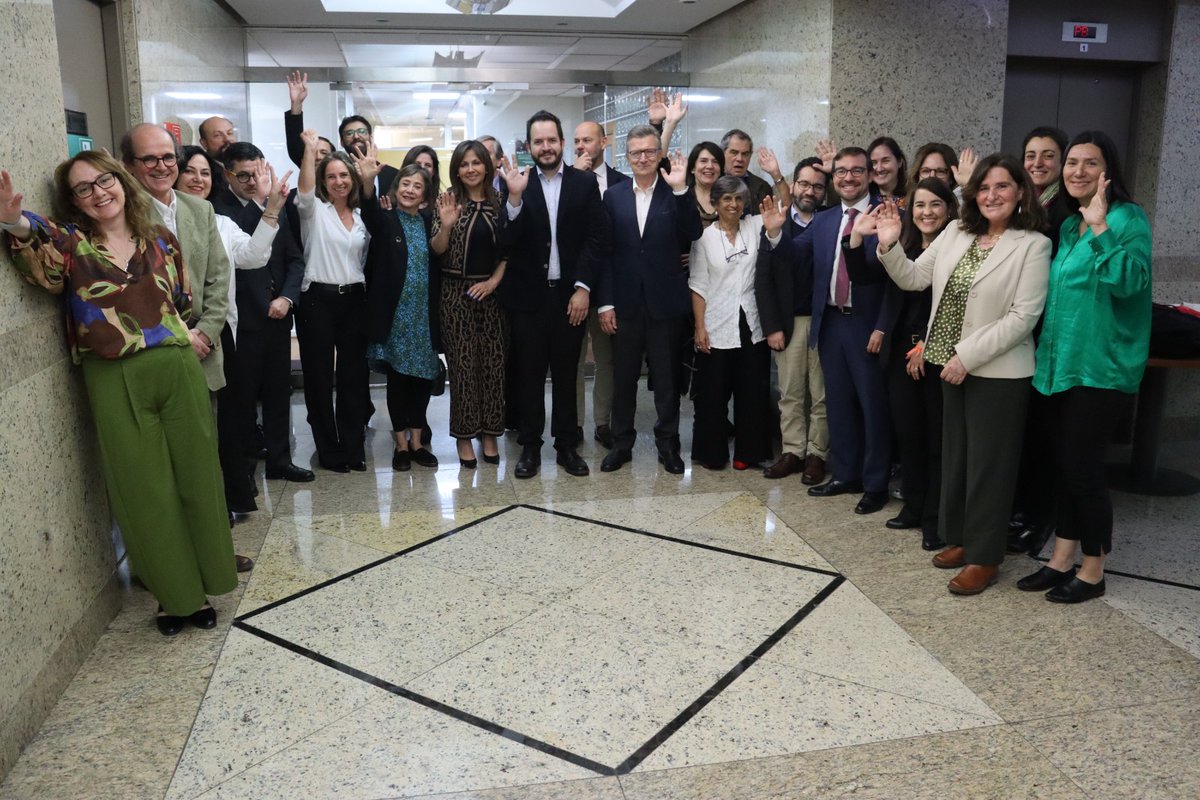 ServicioCivilCL's tweet photo. En el marco de las actividades de conmemoración de los 20 años del #ServicioCivil, el Consejo de #AltaDirecciónPública encabeza taller con destacados panelistas internacionales y autoridades de gobierno.
@Min_Hacienda @SubseHacienda @UKCivilService @el_BID https://t.co/aADV25pATj