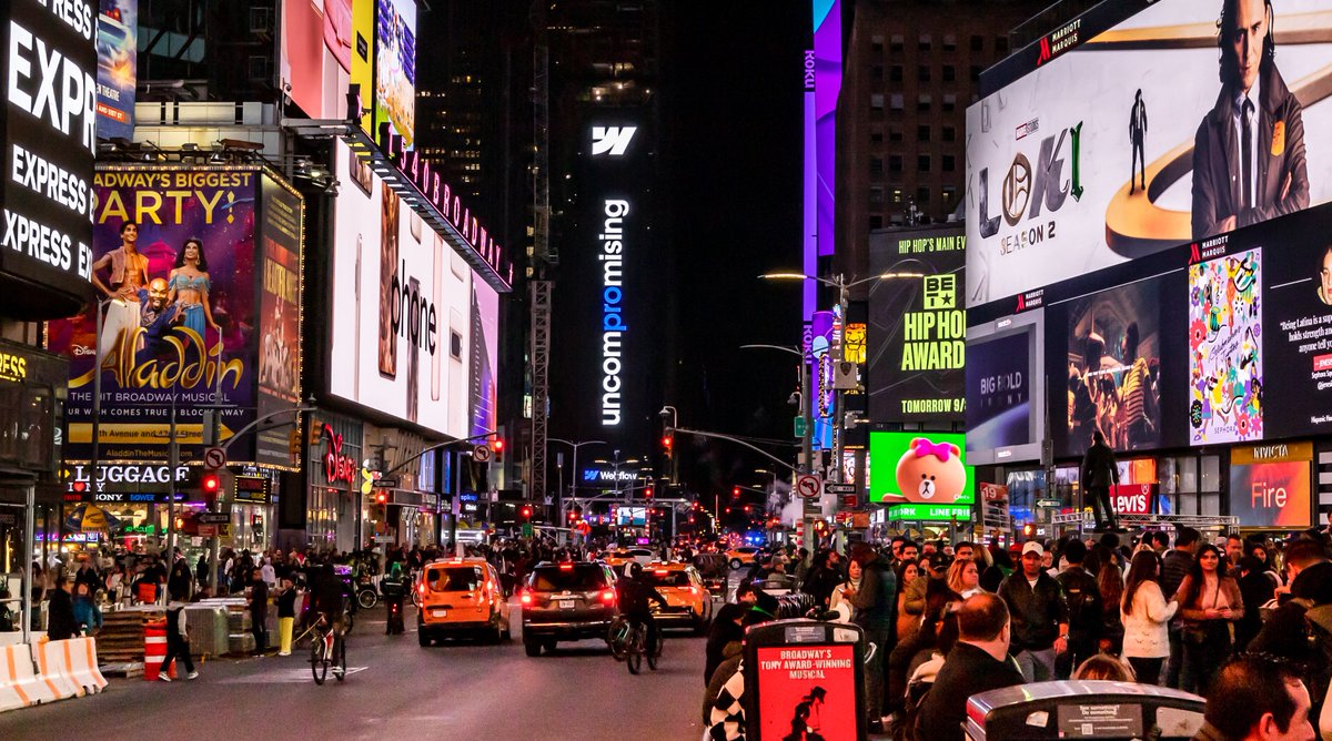 webflow's tweet image. Our customers were shining bright in Times Square, NYC 🎉
Our entire community is professional, creative, and dedicated — and we're thrilled to celebrate them today and every day.
#MadeInWebflow