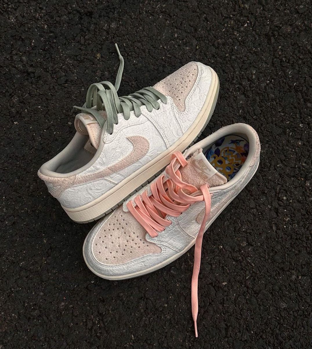 JustFreshKicks's tweet photo. The Chris Paul x Air Jordan 1 Low OG "Flowers" releases next week 💐 

Links => https://t.co/XjsxRcwjd8 https://t.co/7OmnUfh8P7