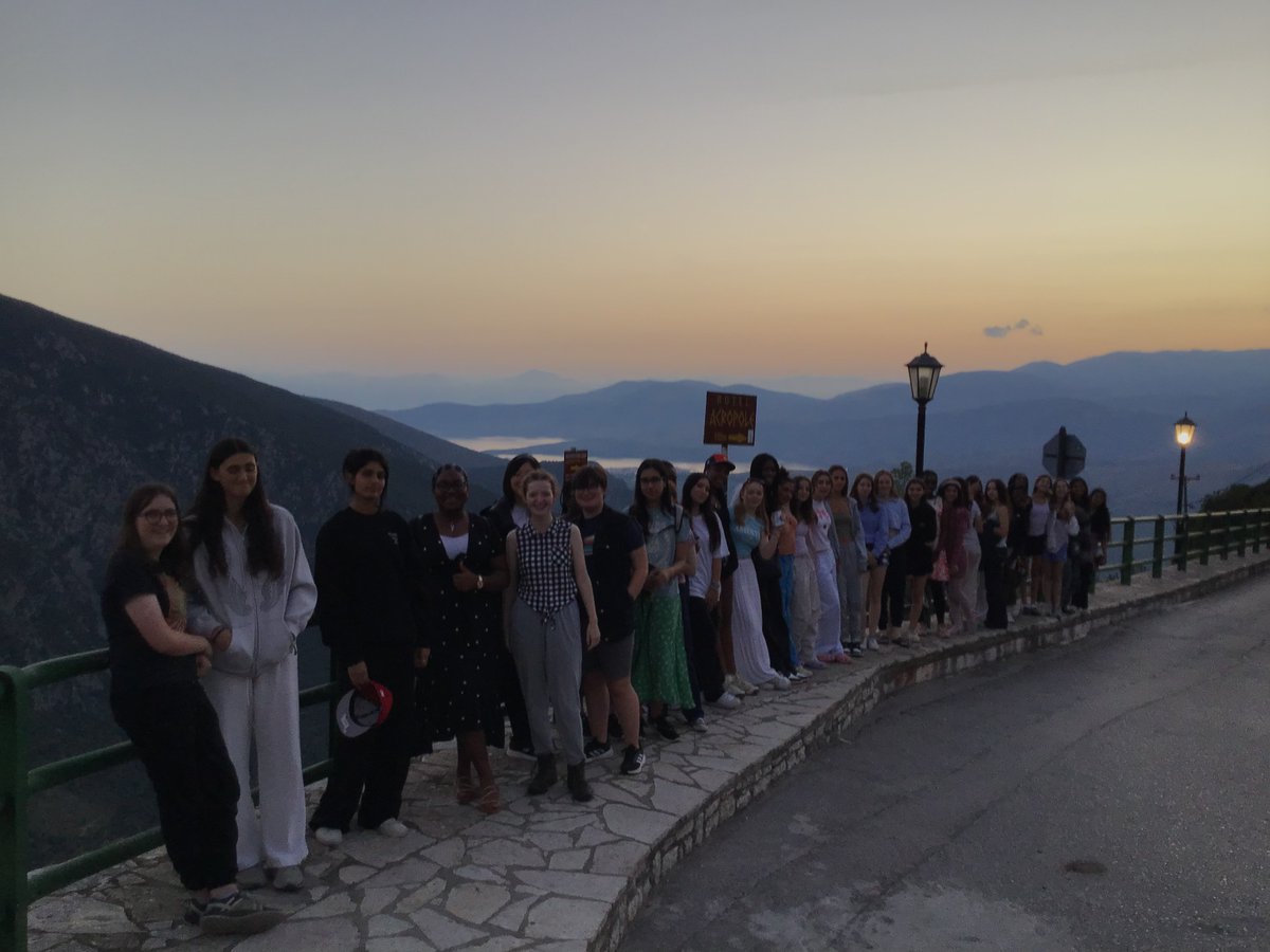StahsClassics's tweet photo. Day 3 of our Greece trip - up early to visit the spectacular National Museum in Athens and now we have arrived at the centre of the world, Delphi! https://t.co/b7vbUYhDxJ