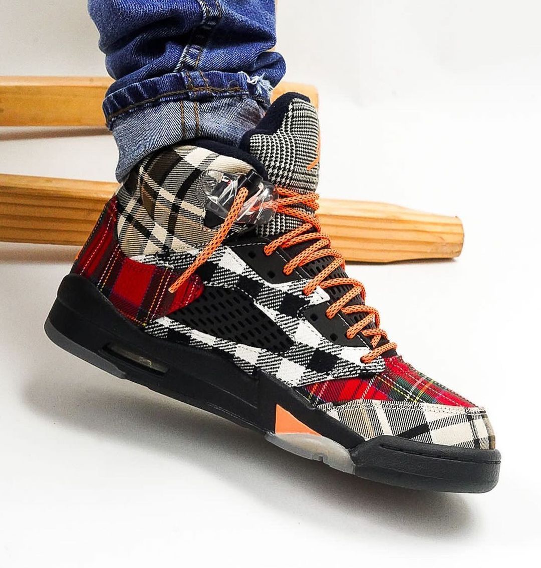 TheSiteSupply's tweet photo. On-foot with the Air Jordan 5 Plaid 👟 https://t.co/m6SpbIhQlW 

📸 charlestenis_ https://t.co/KGGsB0uQ37