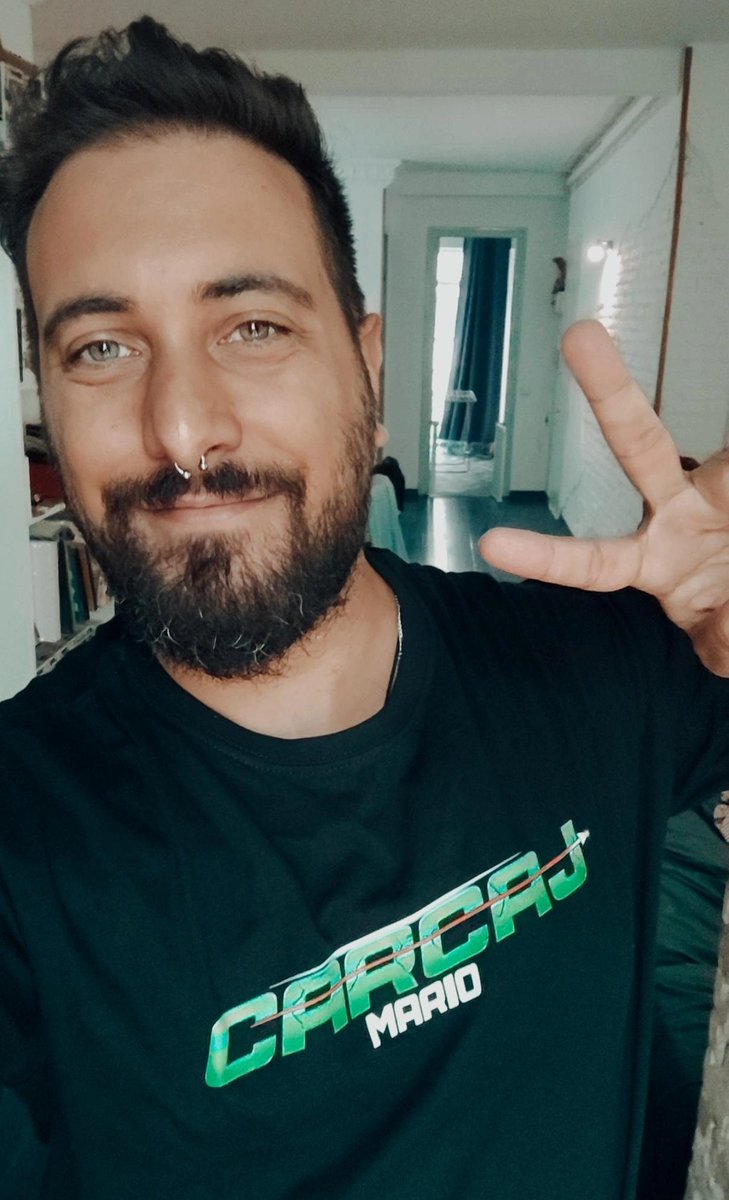 mario_mge's tweet photo. Bueno ya tengo el uniforme y equipación del #Carcaj para los directos y los podcast 😎

Que bien nos trata el jefe @Arrowverso
🤍
Camiseta de @volteretapubli 🥰 https://t.co/j3Gm3kNYn4