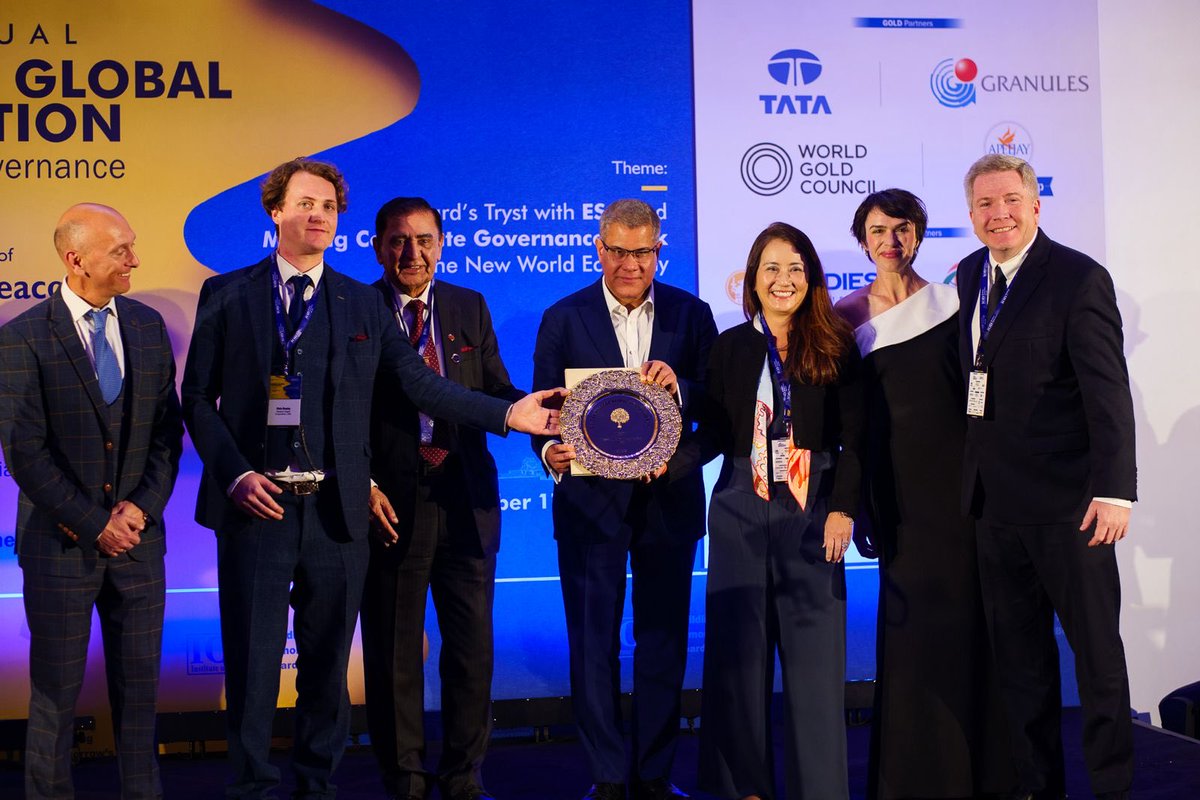 AlokSharma_RDG's tweet photo. Thank you to @iodglobal for inviting me to deliver the keynote speech at your annual convention on the role of business in promoting sustainable growth

Delighted to help present the Golden Peacock Awards for excellence in corporate governance, sustainability and esg https://t.co/M2jgMlgSO6