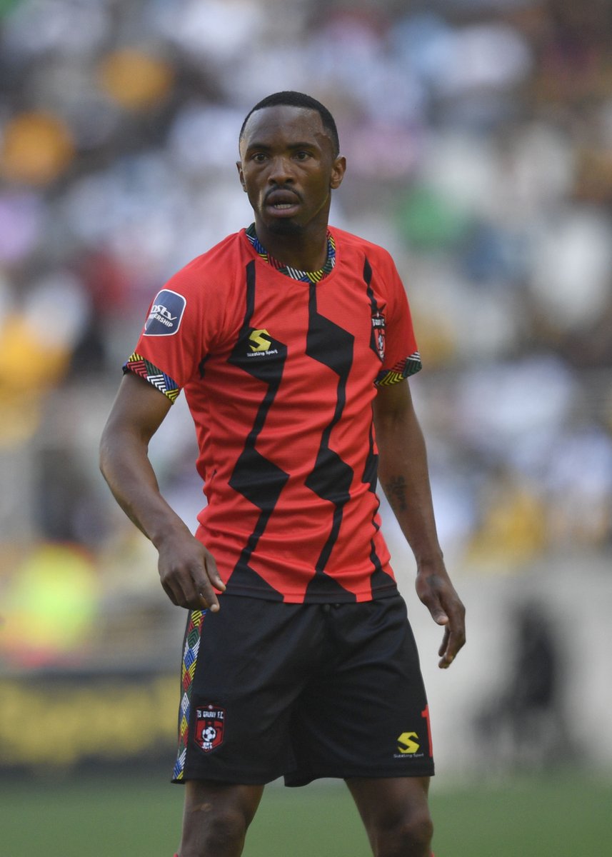 Siwelele_FC's tweet photo. Wishing Bernard Parker a speedy recovery. 🙏💙

#MatsatsantsaUnified https://t.co/ZWelBIfSi9