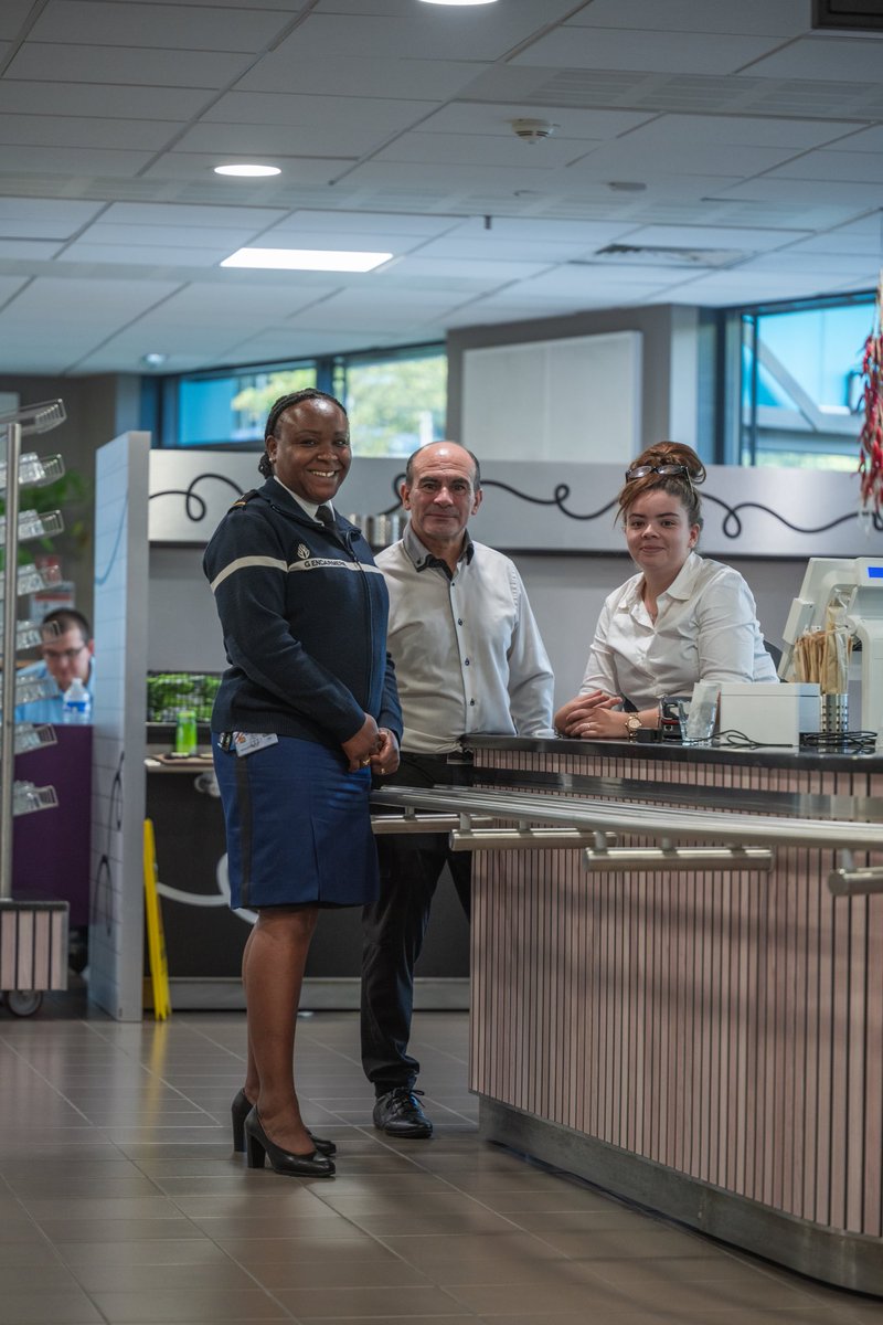 Gendarmerie's tweet photo. #LeGrandRepas 🍲 Ce 19 octobre 2023, c'était l'édition du « Grand Repas », avec le soutien de la cheffe étoilée @V_Basselot 🍴
Un bel événement afin de célébrer la richesse du #patrimoine culinaire 🇫🇷 et mettre en valeur les personnels des cercles mixtes de notre institution ! https://t.co/jYxhVuzMjt