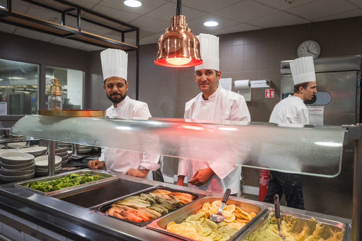 Gendarmerie's tweet photo. #LeGrandRepas 🍲 Ce 19 octobre 2023, c'était l'édition du « Grand Repas », avec le soutien de la cheffe étoilée @V_Basselot 🍴
Un bel événement afin de célébrer la richesse du #patrimoine culinaire 🇫🇷 et mettre en valeur les personnels des cercles mixtes de notre institution ! https://t.co/jYxhVuzMjt