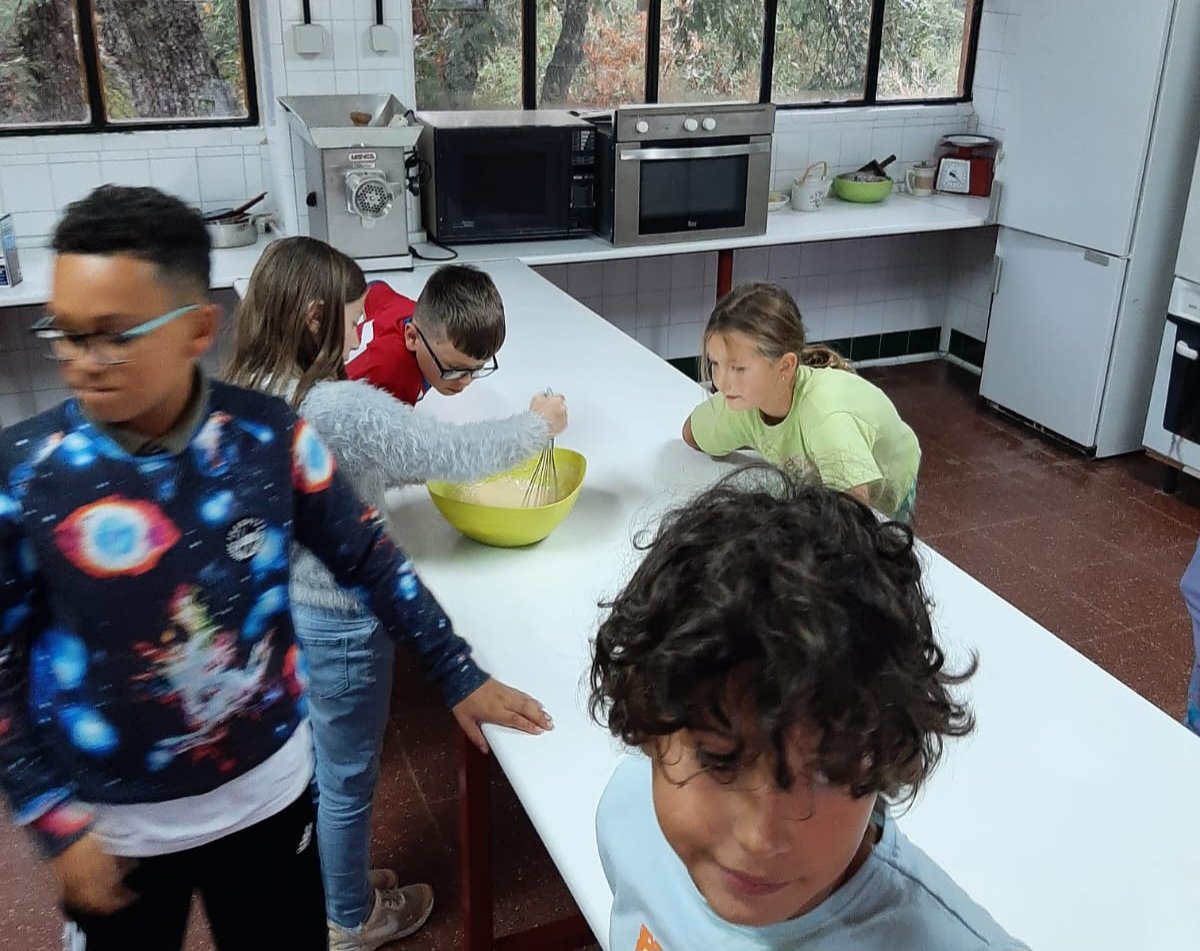 The rain in Spain forced us to alter our plans this afternoon. Archery indoors and a spot of cooking instead of high ropes. #Segovia2023