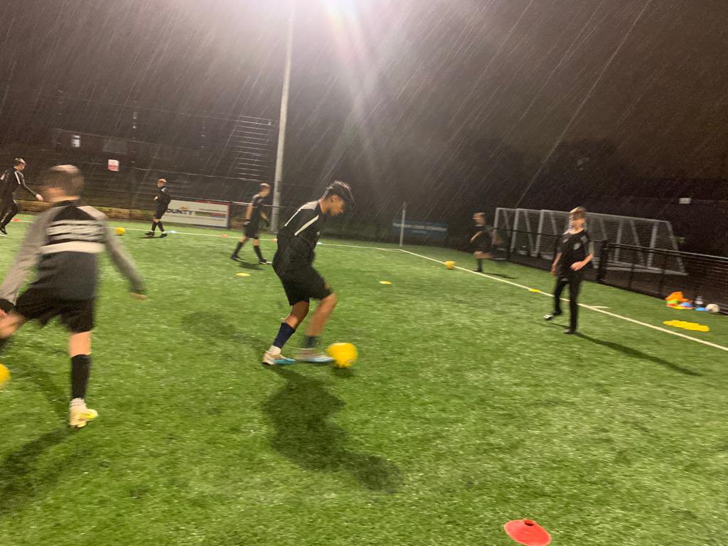 U15 Spartak: Spartak embracing the rain at training last night ☔️🦡⚽️