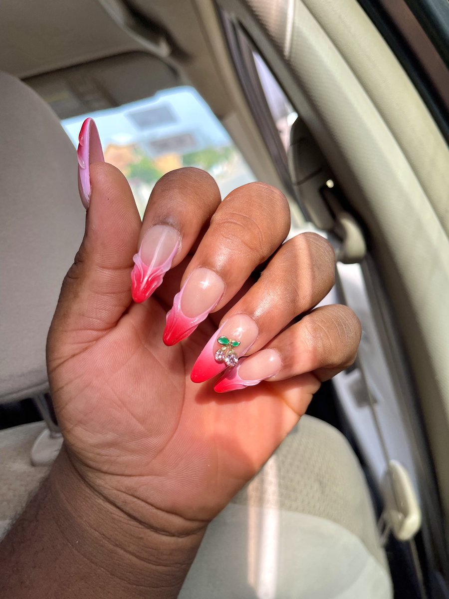 nailsbypb's tweet photo. Are your nails flawless or you can explain? https://t.co/Rdxm5CR6EO