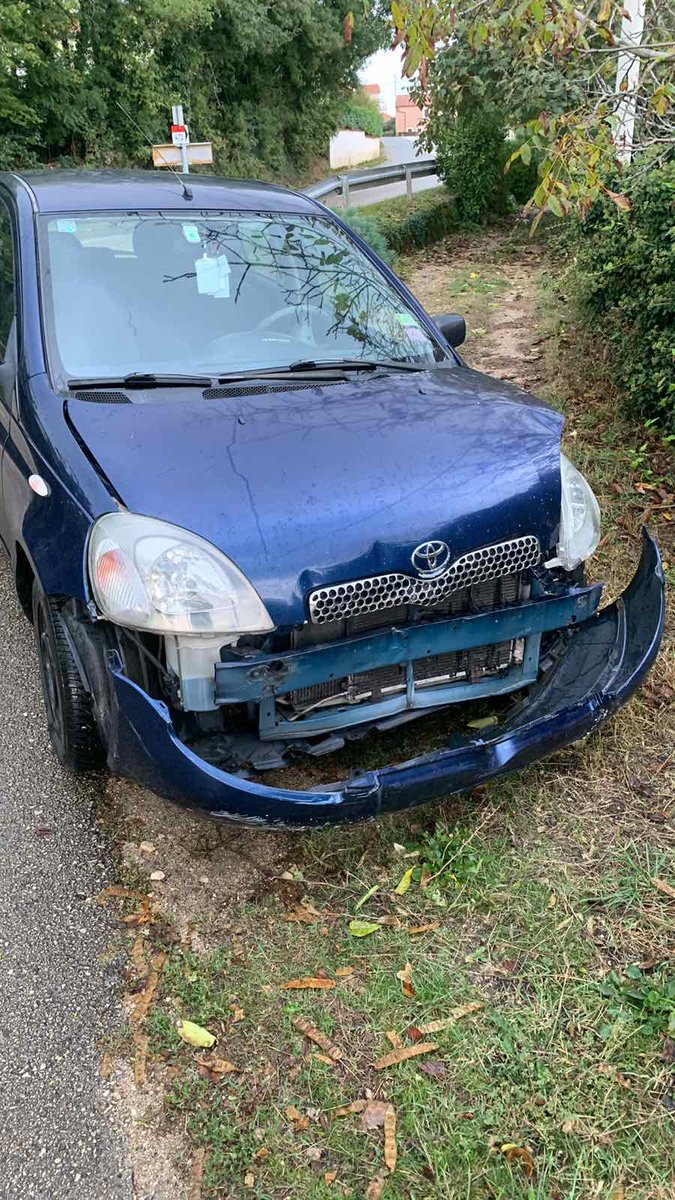 Nakon što je skucao auto, naš klavijaturist/sopac/pjevač/udaraljkaš je rekao: 
"Prišo son va zid kako maška na kašku"
P.s. sve je ok.