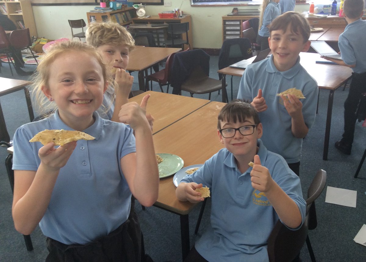 Year 5 enjoyed baking garlic flatbread today in Design & Technology whilst learning about cultural influences on food. @Curriculum_USP