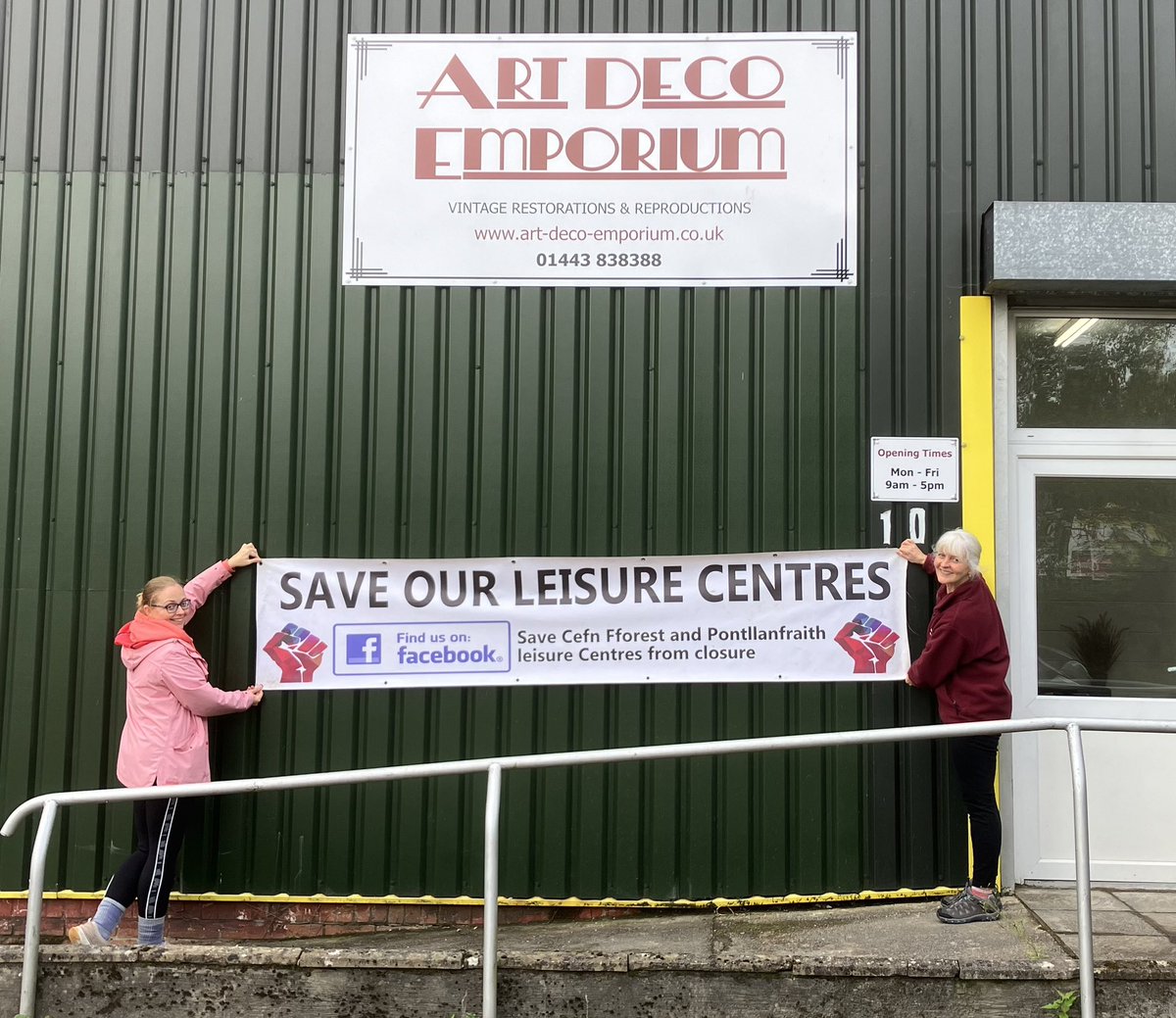 SavePontLeis18's tweet photo. Day 110- Of showing support for Pontllanfraith leisure centre and the others 👊
Picture taken in Aberbargoed with Art Deco Emporium Ltd
Like ✅Comment ✅ Repost✅
#CaerphillyCounty #welshgoverment #saveourcentres #peoplepower
#TogetherStronger #ontour #artdeco https://t.co/ybG9cE7Lcd