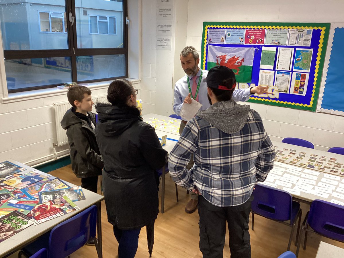 StIlltydsCHS's tweet image. Come and test your language skills in our Welsh &amp;amp; French departments this open evening! #openevening2023