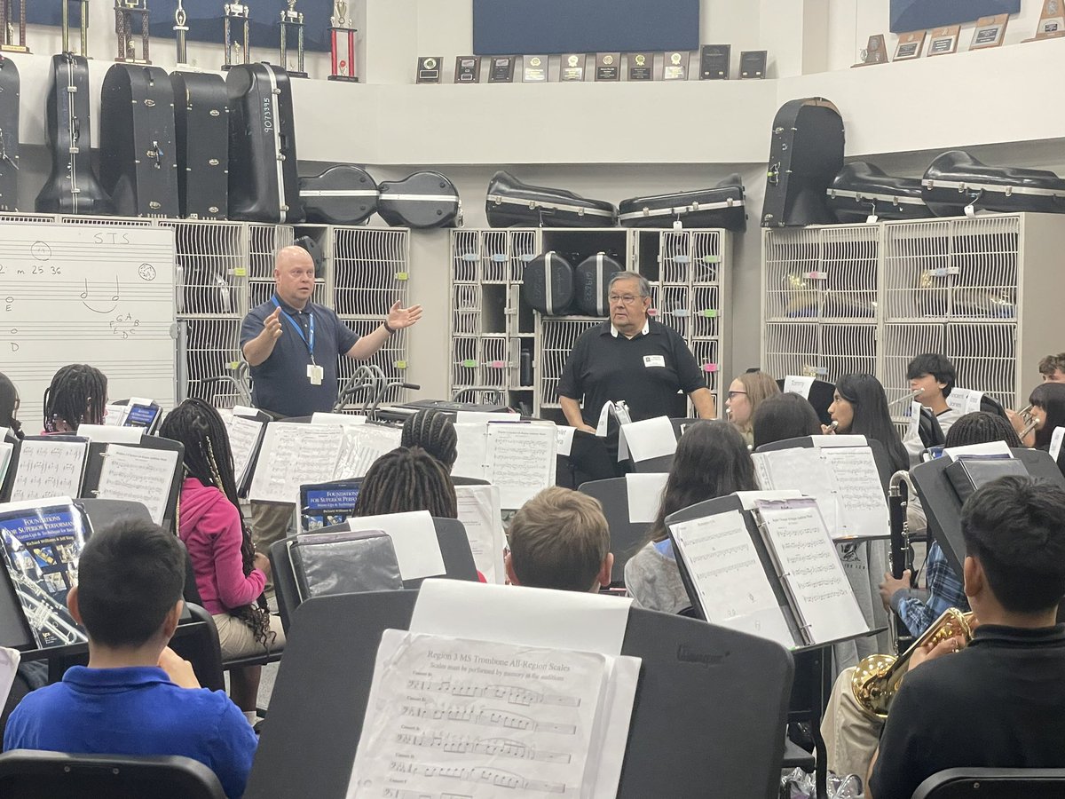 The Kimbrough Bands are working with our great friend Mr. Villareal this year! Lots of smart information that will help us be better! Sounding good KMS!
#gopirateband #TeamPoBro #poteetstrong #KMSBeTheBest